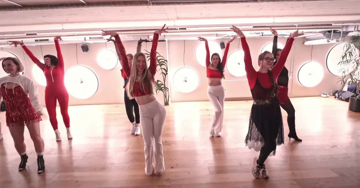 A Bachata Solo class at the end of a routine, everyone smiling with their arms raised
