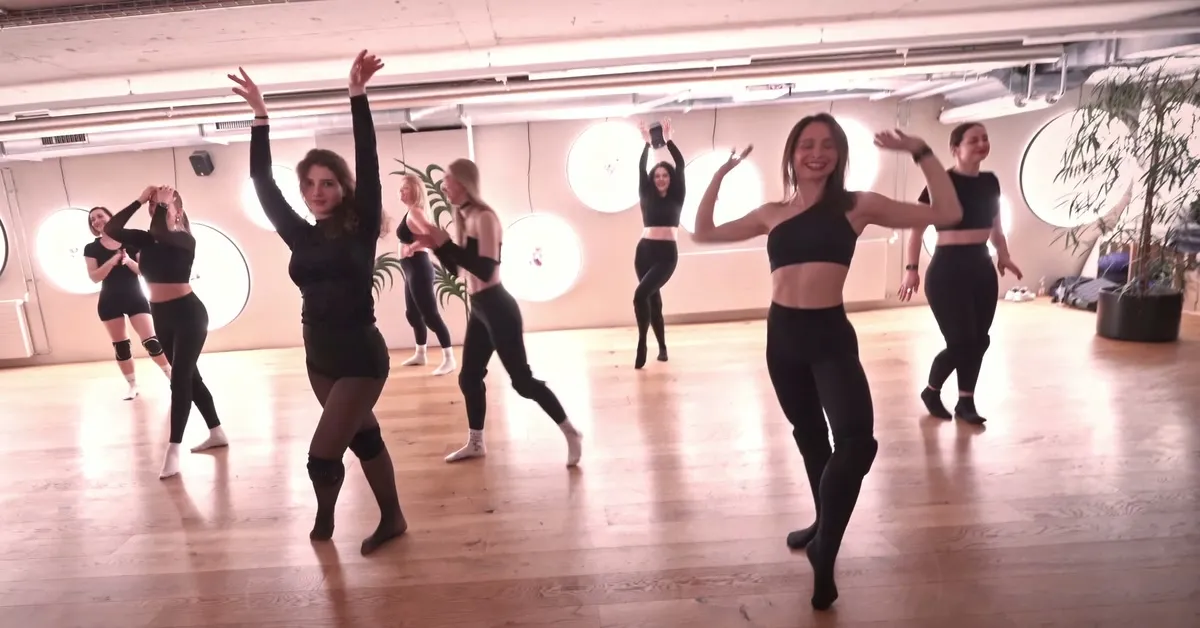 A Floorwork class in the bright Basel studio, dancers in black moving through a routine together
